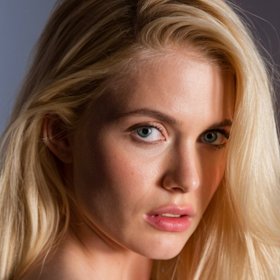 Petite Amie IA - Logo Larger